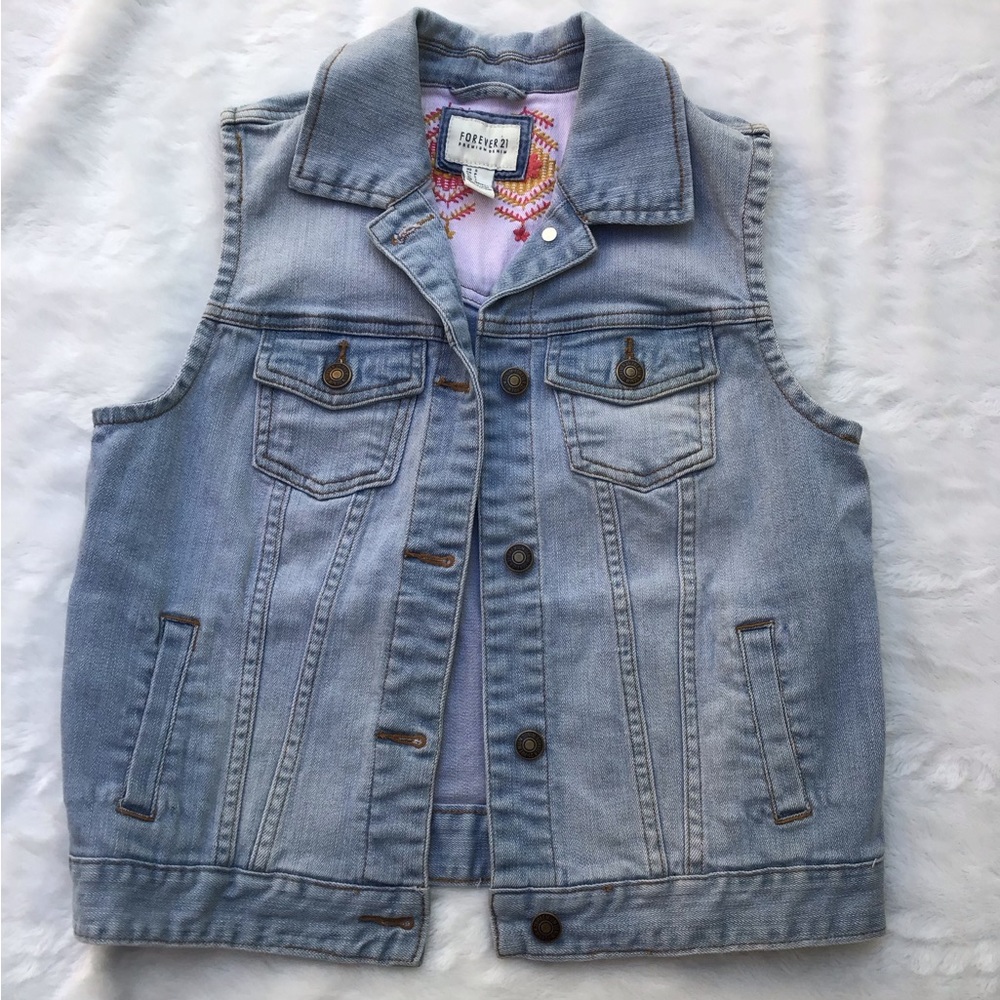Forever 21 Premium Denim Jean Vest. Size Small, Light Wash